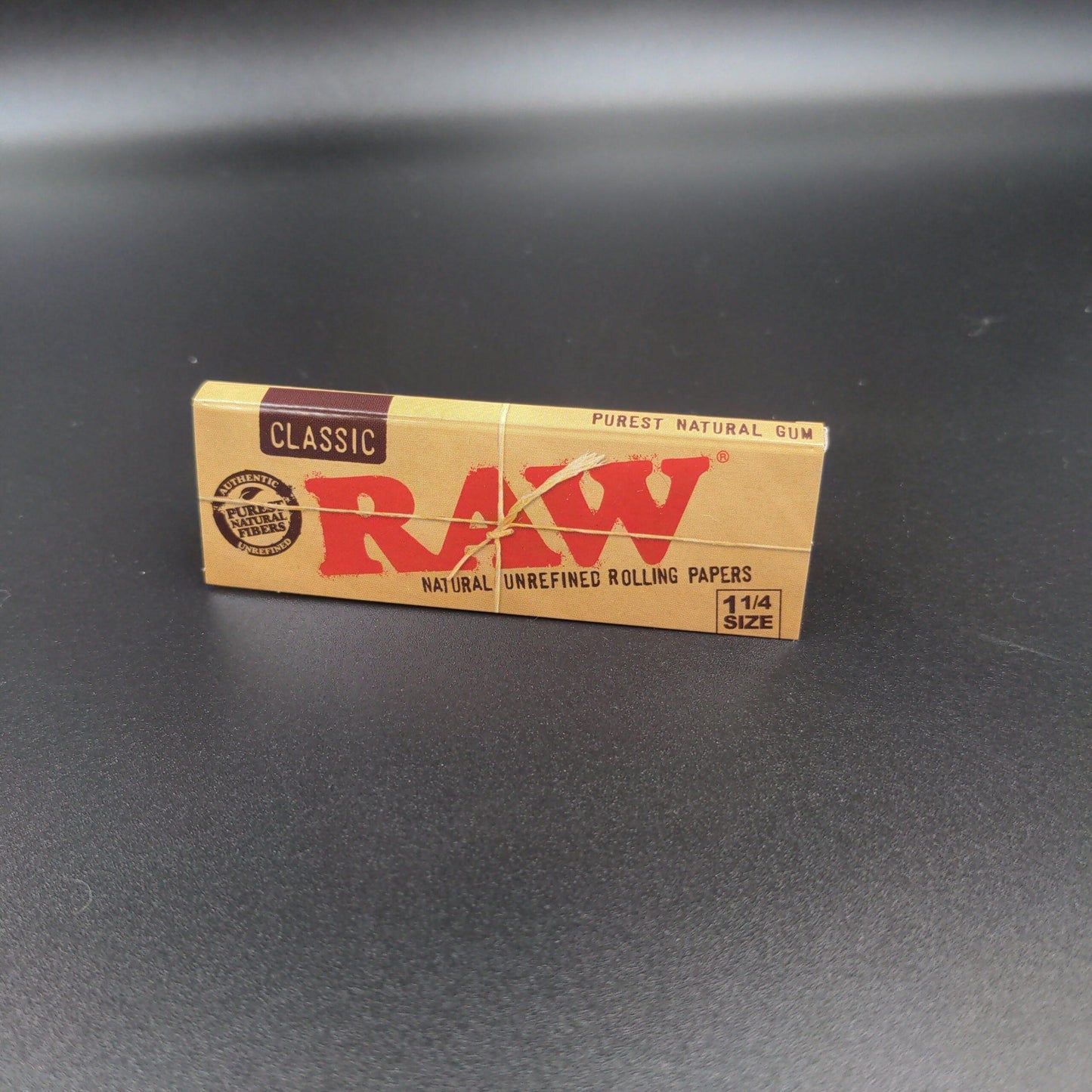 RAW Classic Rolling Papers - 1 1/4 Size